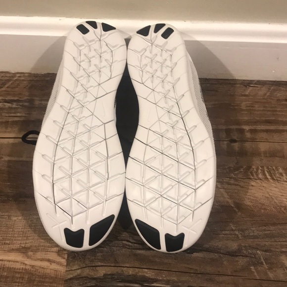 Nike free runs - Picture 3 of 5